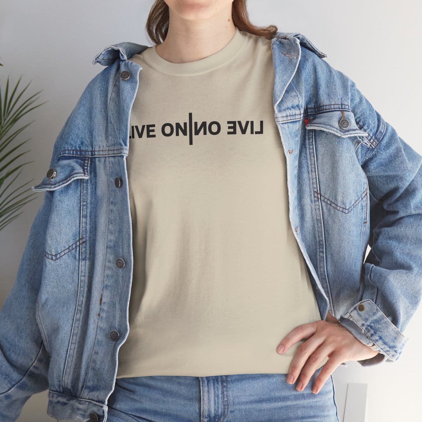 LIVE ON I ИO ƎVI⅃ Unisex Heavy Cotton Tee