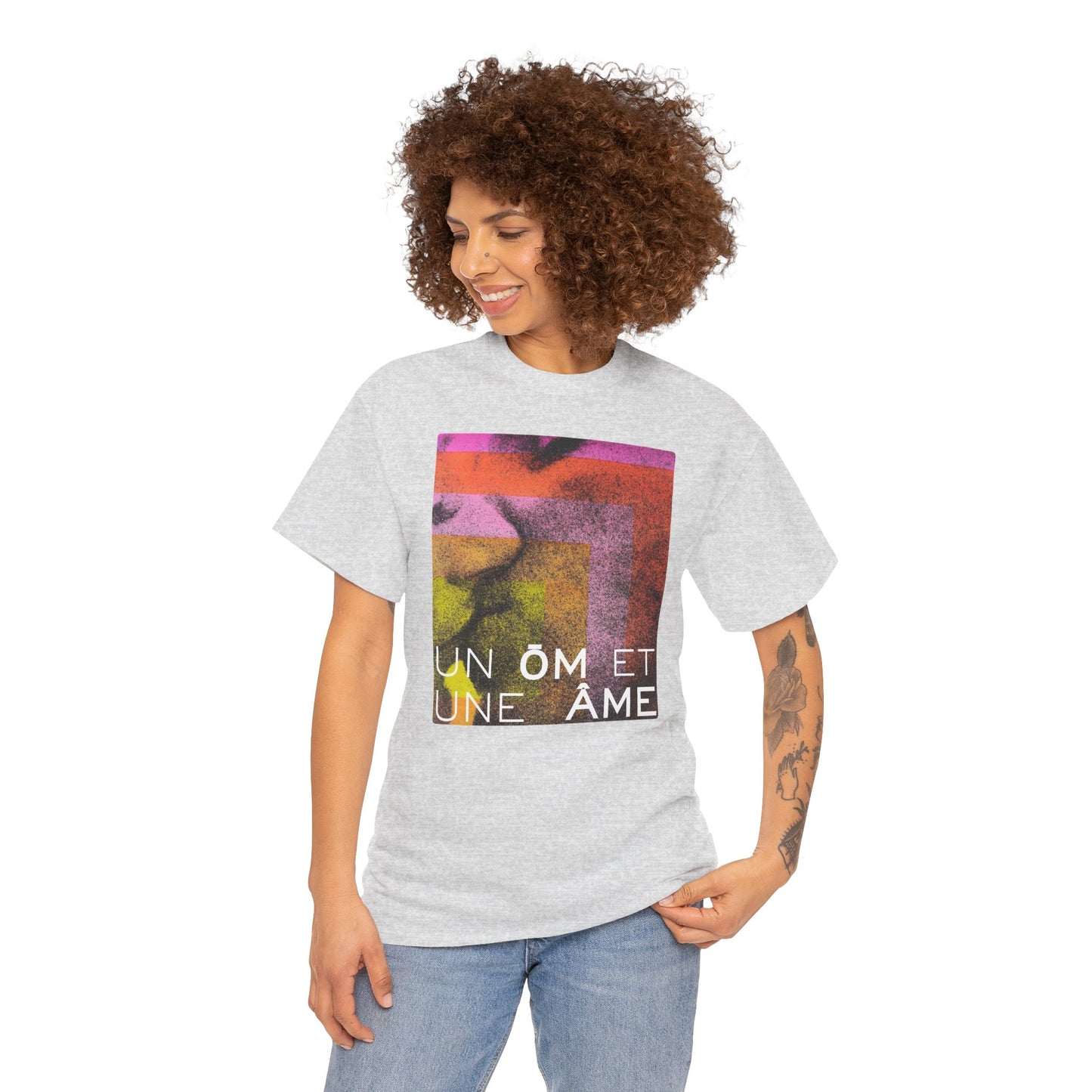 UN ŌM ET UNE ÂME Unisex Heavy Cotton Tee