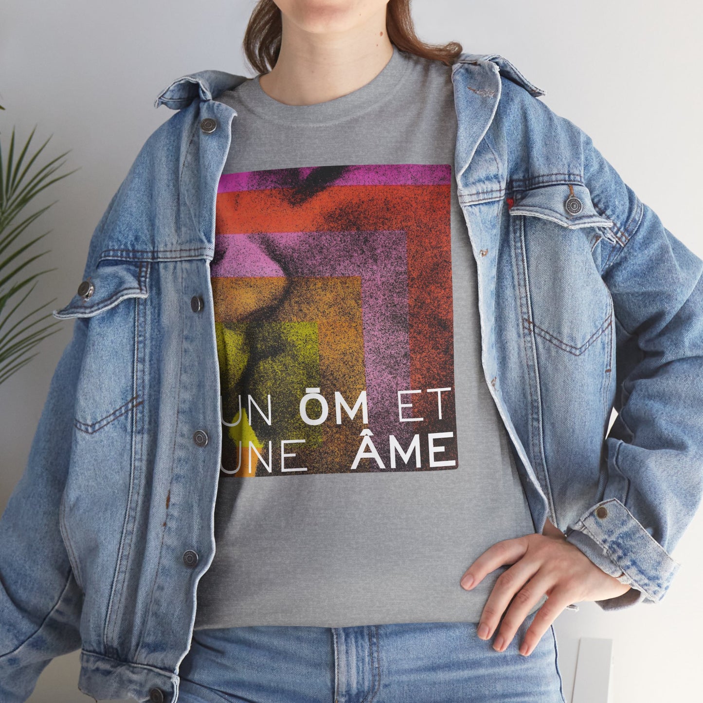 UN ŌM ET UNE ÂME Unisex Heavy Cotton Tee