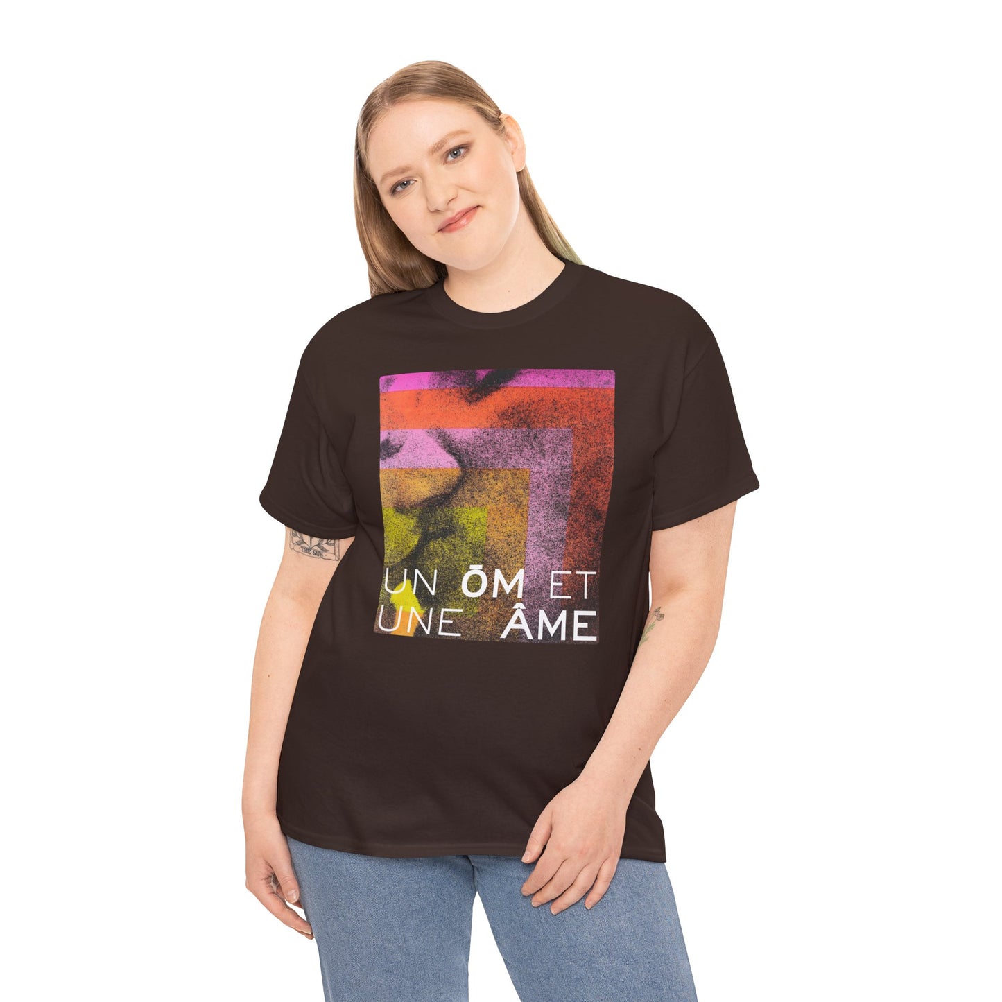 UN ŌM ET UNE ÂME Unisex Heavy Cotton Tee