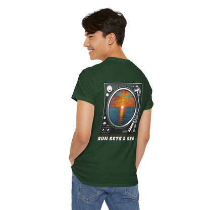 SUN SETS & SEA Unisex Heavy Cotton Tee