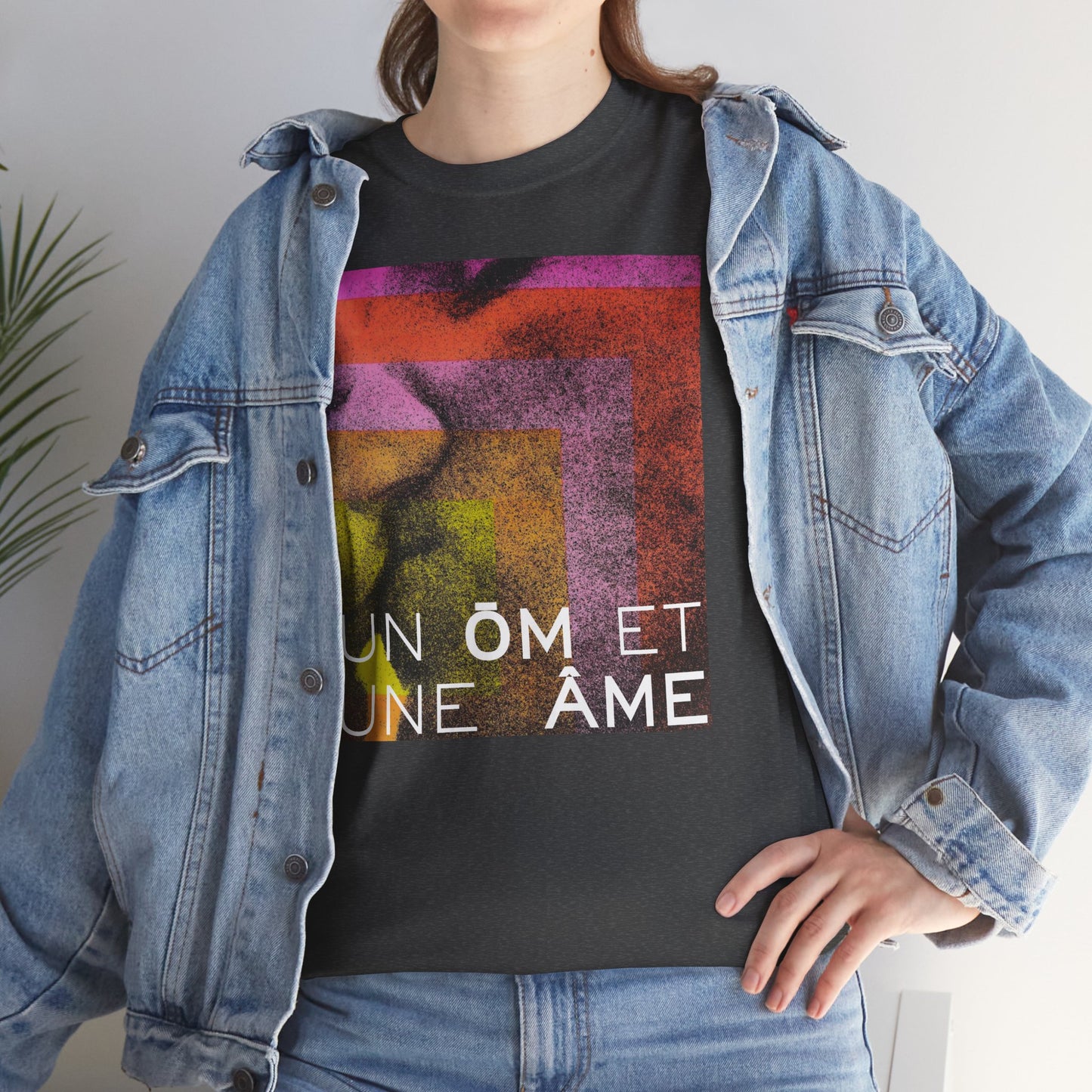 UN ŌM ET UNE ÂME Unisex Heavy Cotton Tee