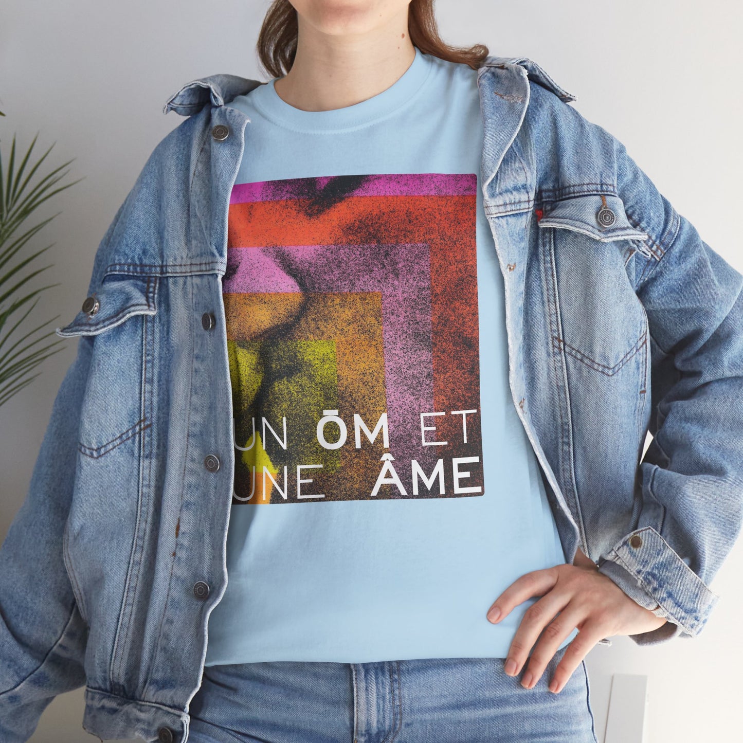 UN ŌM ET UNE ÂME Unisex Heavy Cotton Tee
