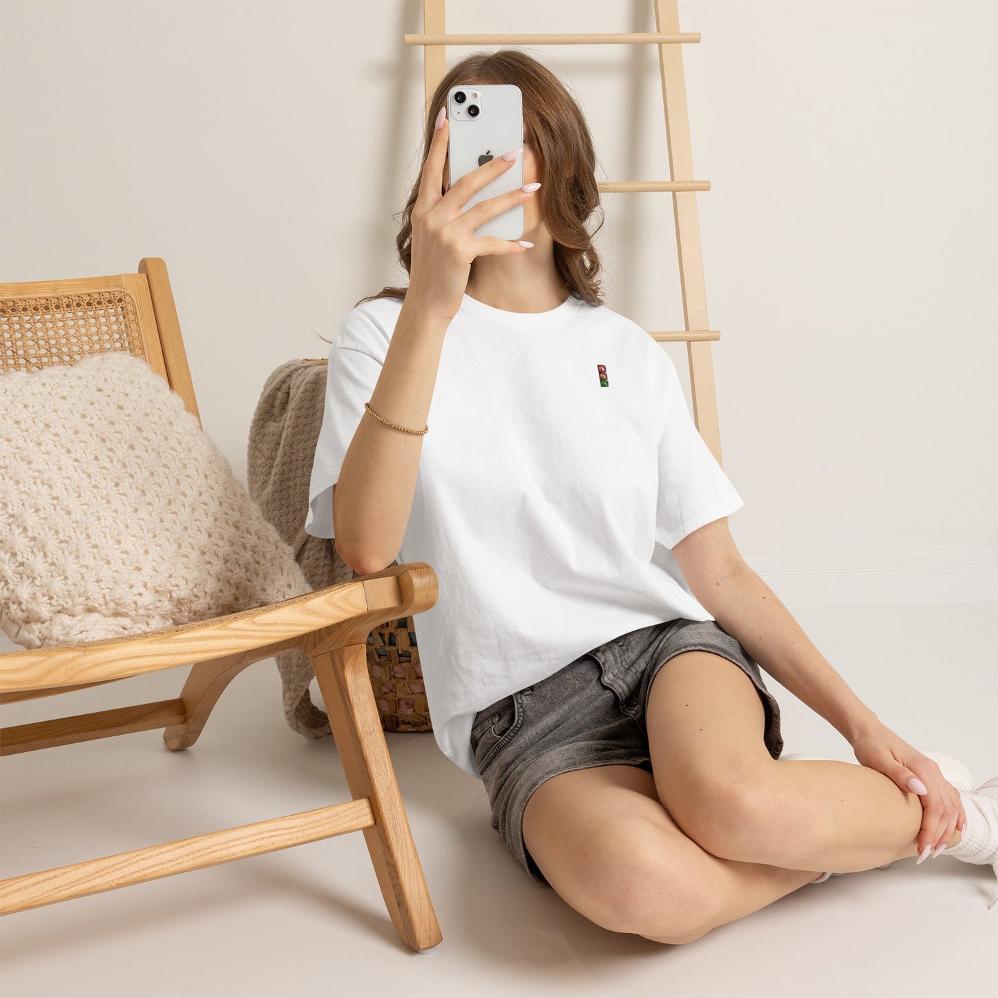 TRIFFIC LIGHTS Unisex Heavy Cotton Tee