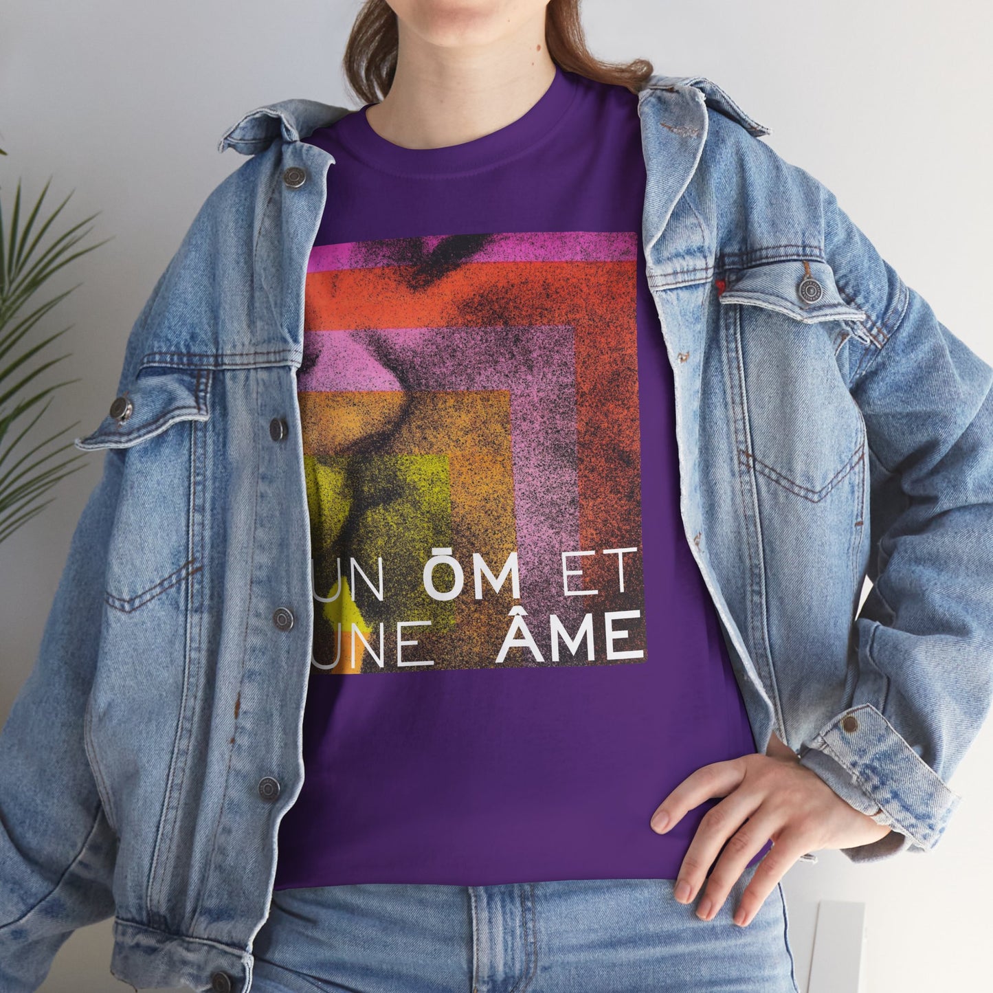 UN ŌM ET UNE ÂME Unisex Heavy Cotton Tee